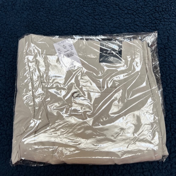 J.Crew Factory 7" Reade flex khaki short - Stone - Picture 5 of 8